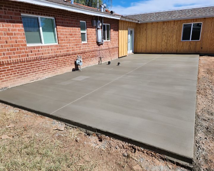 A concrete patio in front of a house that was built by professional concrete contractors from Scottsdale Concrete Solutions.